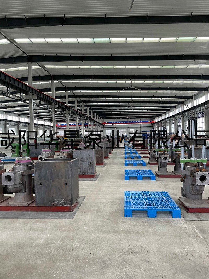 陶瓷(ci)柱塞泥漿(jiang)泵裝配車(che)間