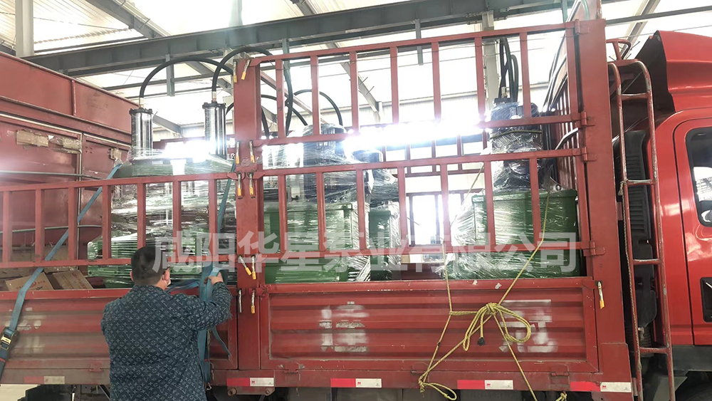 YB200陶(tao)瓷柱(zhu)塞泵(beng)發貨(huo)