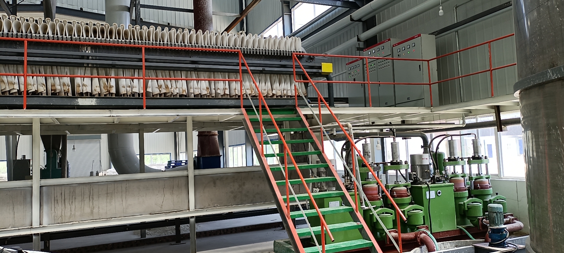 油(you)壓陶(tao)瓷柱(zhu)塞泥(ni)漿泵(beng)